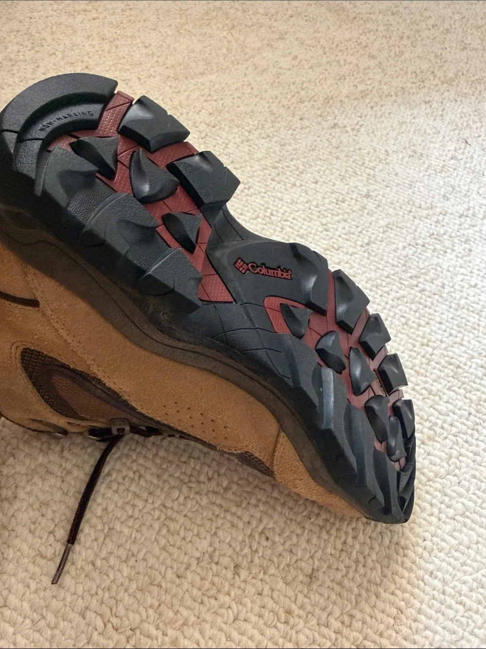 Columbia lace up